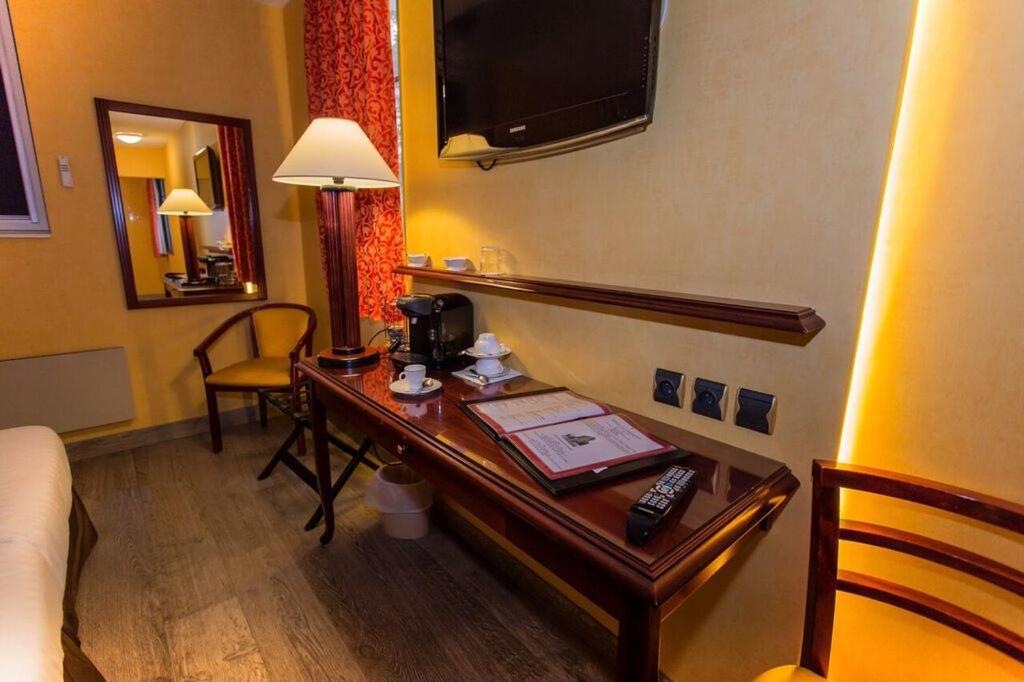 Cit'Hotel - Hotel Le Cedre 누아용 외부 사진