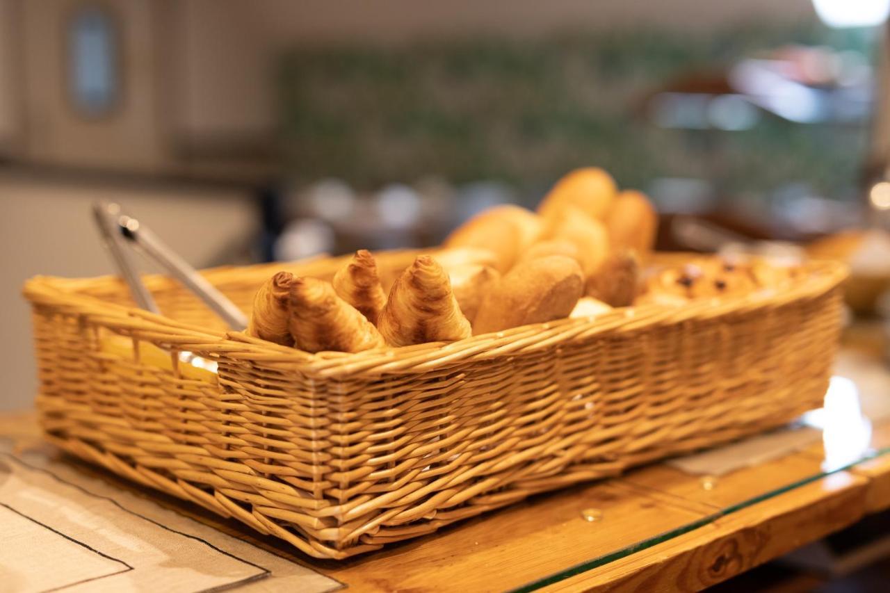 Cit'Hotel - Hotel Le Cedre 누아용 외부 사진